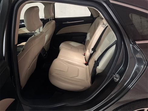 Used 2018 Ford Fusion Titanium image 10