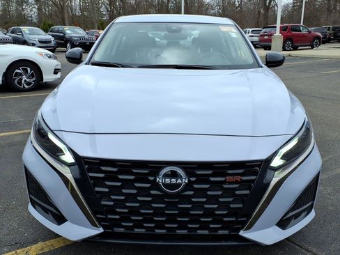 Used 2025 Nissan Altima 2.5 SR image 2