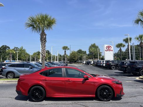 Used 2025 Toyota Camry SE FWD image 11