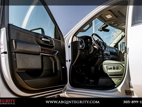 Used 2022 GMC Sierra 3500 Denali w/ Denali Ultimate Package image 18