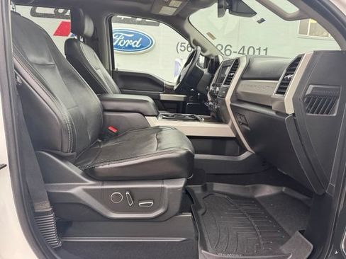 Used 2019 Ford F250 Lariat w/ Lariat Ultimate Package AWD/4WD image 32