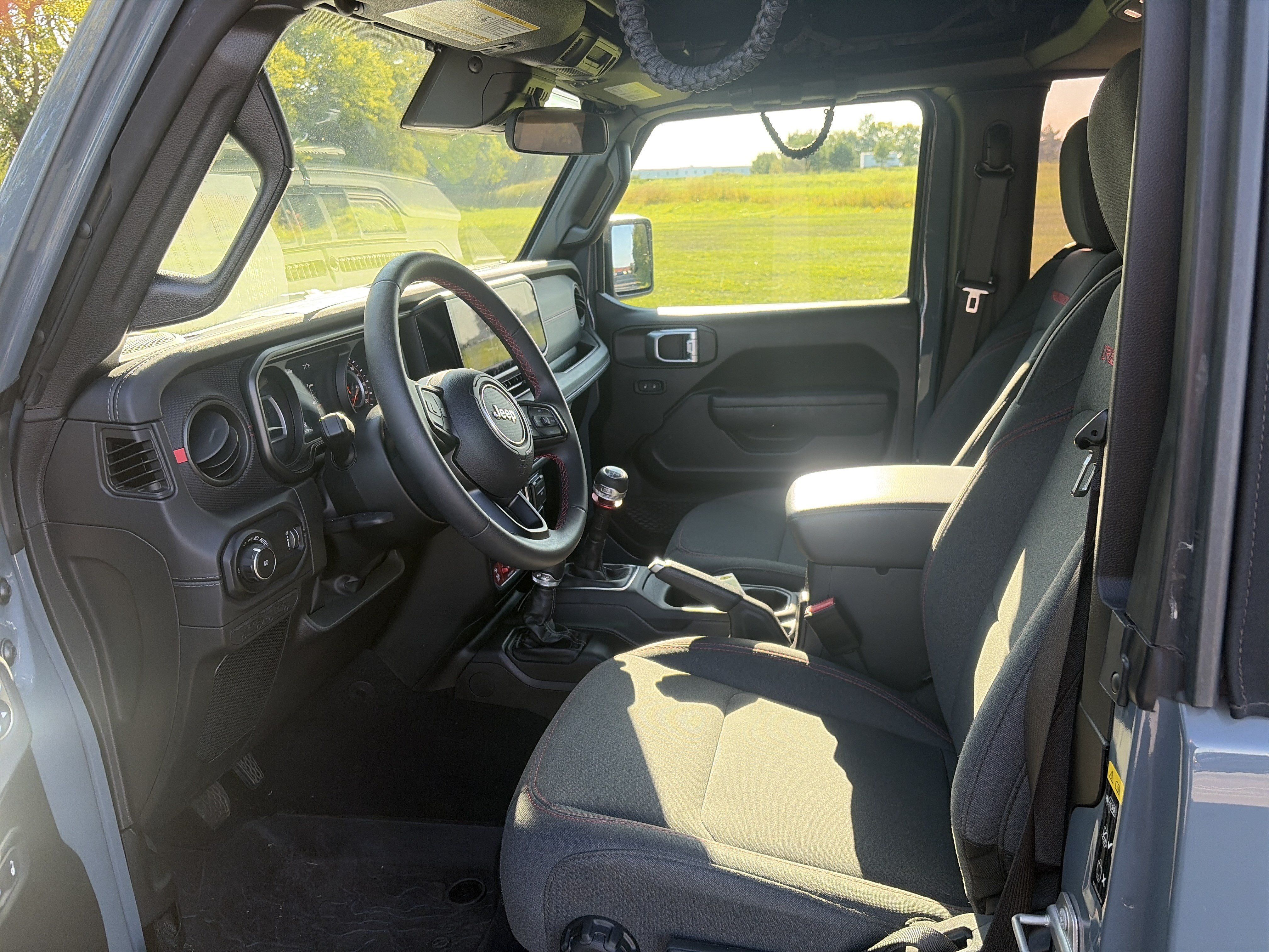 Used 2024 Jeep Wrangler Rubicon AWD/4WD image 19