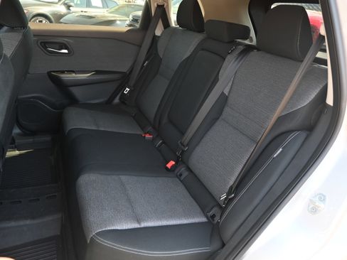 Used 2021 Nissan Rogue SV image 10