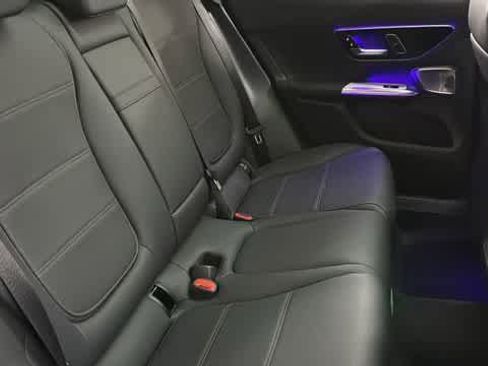 Used 2026 Mercedes-Benz GLC 300 4MATIC image 32