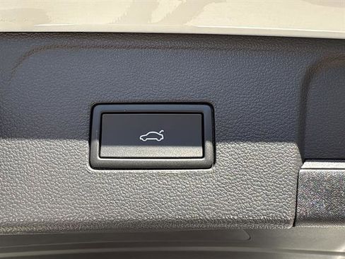 New 2026 Volkswagen Atlas SE image 14