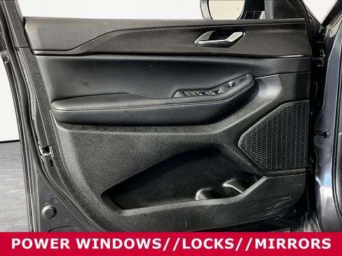 Used 2023 Jeep Grand Cherokee Laredo AWD/4WD image 20