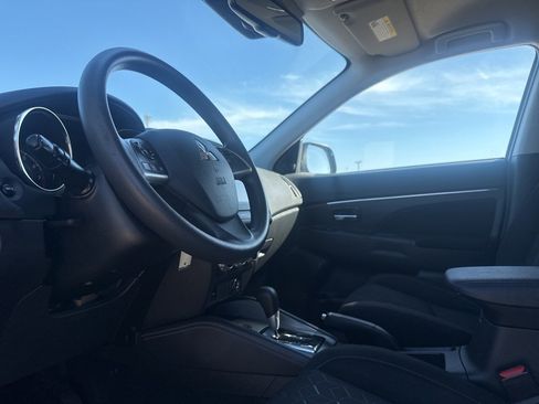 Used 2023 Mitsubishi Outlander Sport ES image 37