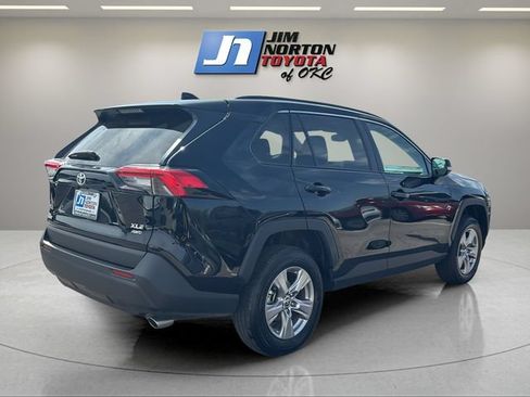Used 2025 Toyota RAV4 XLE AWD/4WD image 5