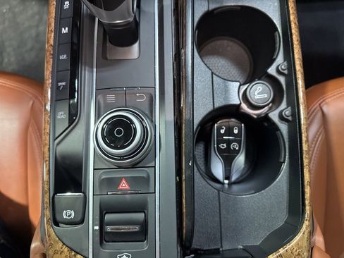 Used 2018 Maserati Levante GranLusso AWD/4WD image 22