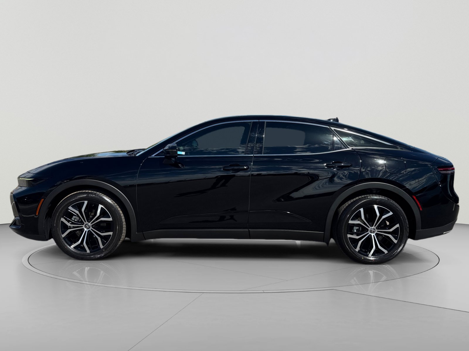 Used 2023 Toyota Crown AWD/4WD image 2