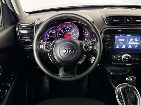 Used 2018 Kia Soul + FWD image 19