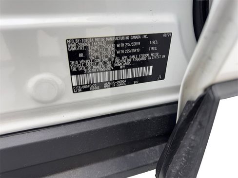 Used 2024 Toyota RAV4 XLE Premium image 90