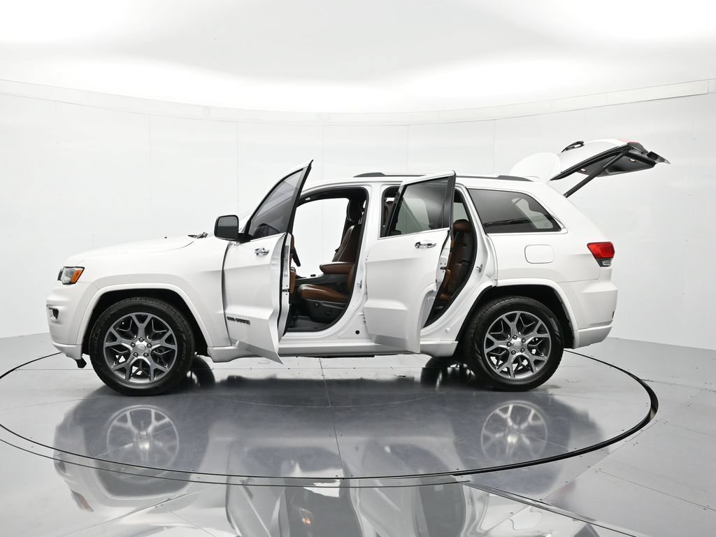 Used 2020 Jeep Grand Cherokee Overland w/ Interior Metal Package AWD/4WD image 46