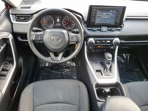 Used 2021 Toyota RAV4 LE image 11