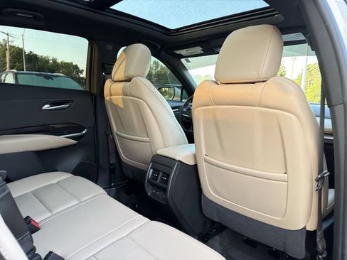 Used 2024 Cadillac XT4 Premium Luxury w/ Active Safety Package AWD/4WD image 17