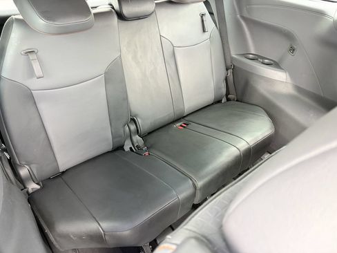 Used 2022 Toyota Sienna XSE w/ XSE Plus Package AWD/4WD image 15