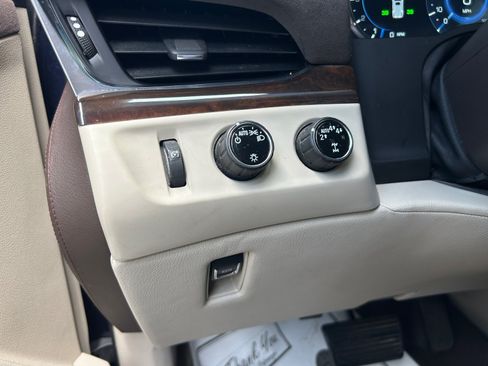 Used 2017 Cadillac Escalade Premium Luxury AWD/4WD image 12
