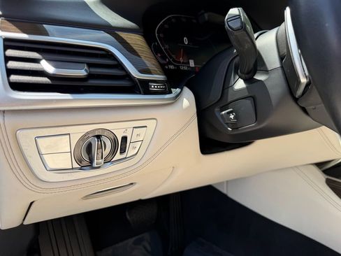 Used 2021 BMW 740i w/ Premium Package RWD image 16