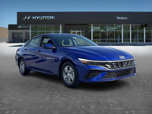 New 2026 Hyundai Elantra SE image 2