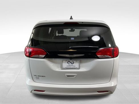 Used 2023 Chrysler Voyager LX FWD image 8