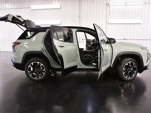 New 2026 Chevrolet Equinox LT w/ LPO, Floor Liner Package image 29