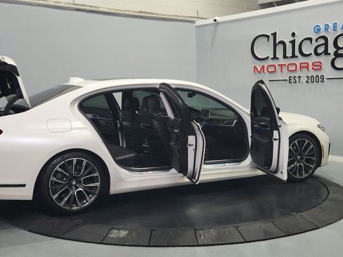 Used 2022 BMW 750i xDrive w/ Executive Package AWD/4WD image 22