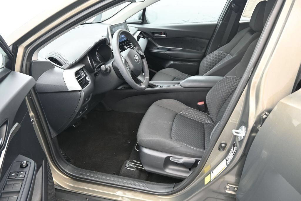 Used 2021 Toyota C-HR LE FWD image 16