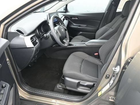 Used 2021 Toyota C-HR LE FWD image 16