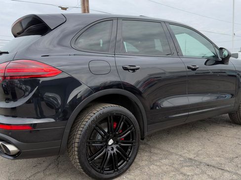 Used 2015 Porsche Cayenne Turbo image 13