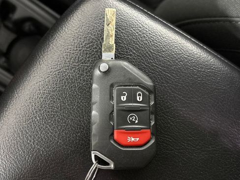 Used 2018 Jeep Wrangler Sport AWD/4WD image 32