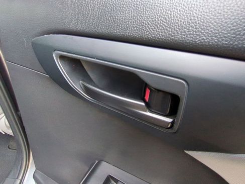 Used 2023 Toyota Highlander LE image 36