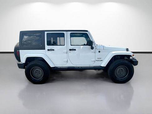 Used 2018 Jeep Wrangler Unlimited Sahara AWD/4WD image 2