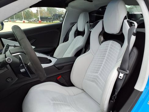 Used 2024 Chevrolet Corvette Stingray Premium Cpe w/ Z51 Performance Package image 19