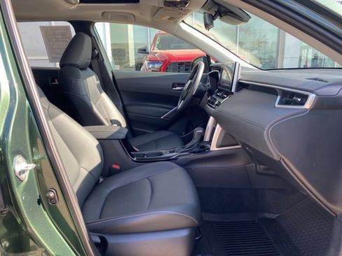Used 2024 Toyota Corolla Cross XLE image 19