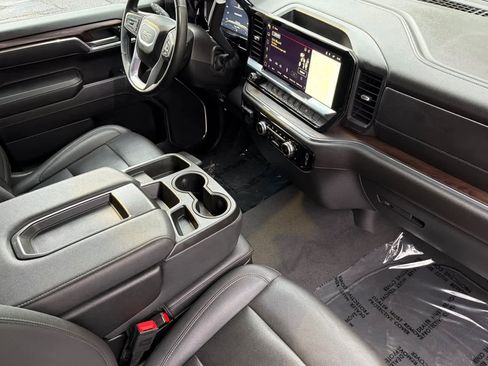 Used 2025 GMC Sierra 1500 SLT image 17