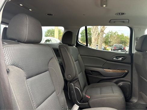 Used 2023 GMC Acadia SLE w/ Driver Convenience Package image 12