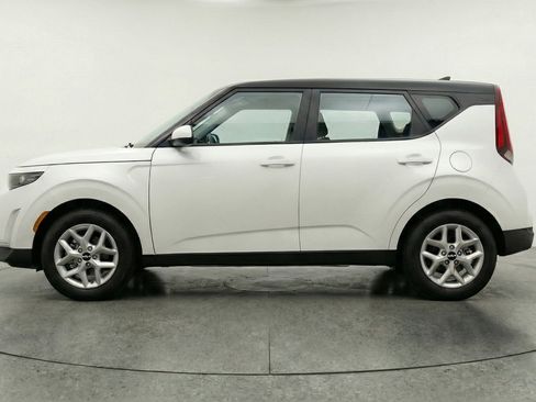 Used 2025 Kia Soul LX w/ LX Technology Package image 4