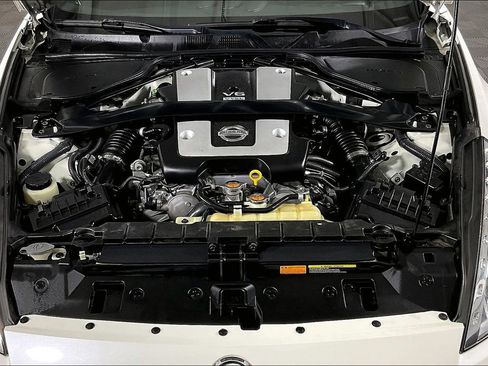 Used 2014 Nissan 370Z Coupe RWD image 12