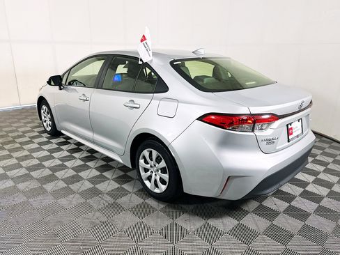 Used 2023 Toyota Corolla LE FWD image 5
