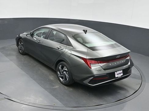 Used 2025 Hyundai Elantra SEL image 33