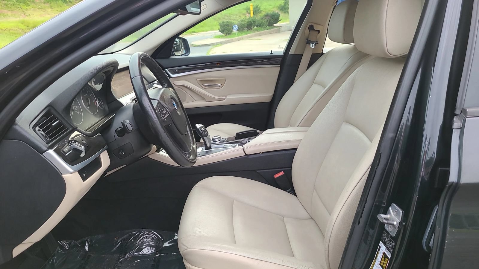 Used 2011 BMW 535i xDrive Sedan AWD/4WD image 9