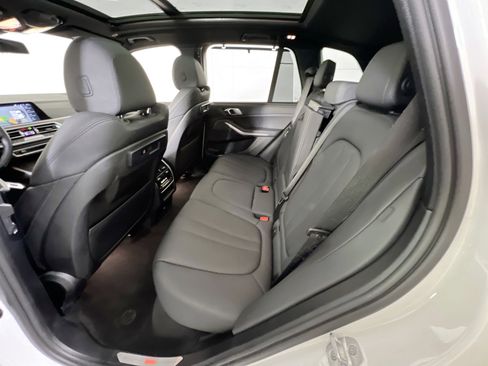 Used 2022 BMW X5 xDrive40i w/ Premium Package image 24