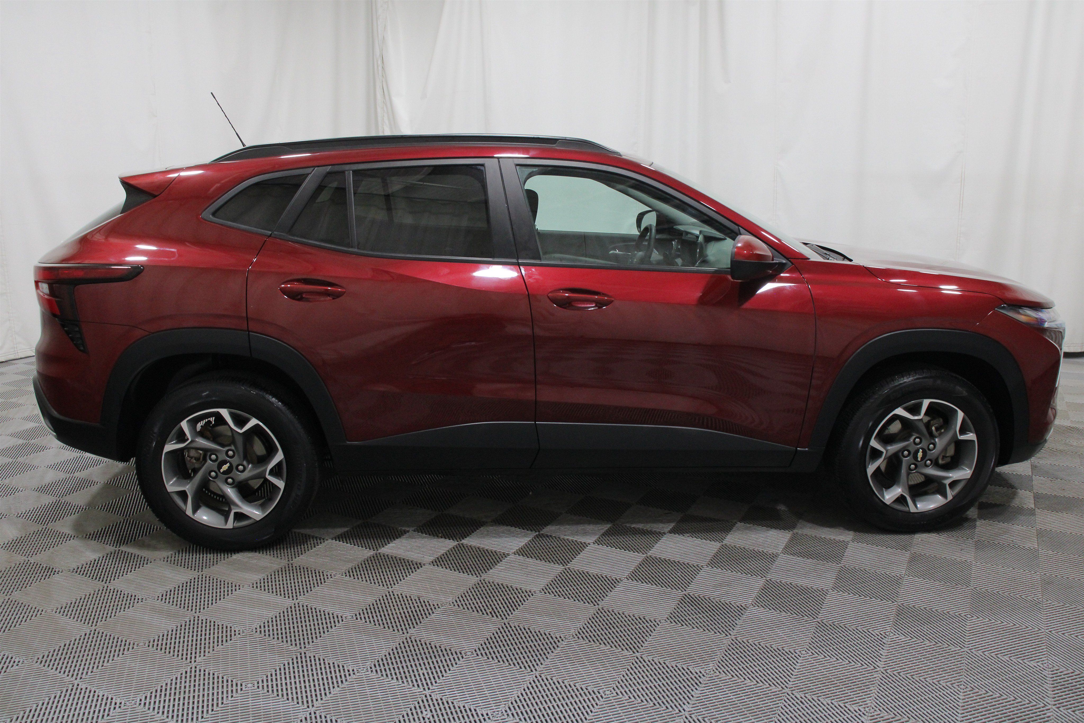 Used 2024 Chevrolet Trax LT FWD image 31