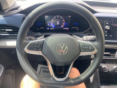 Used 2022 Volkswagen Taos SE FWD image 12