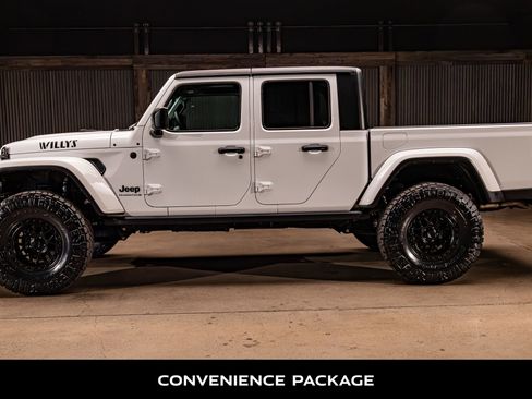 Used 2025 Jeep Gladiator Willys image 6