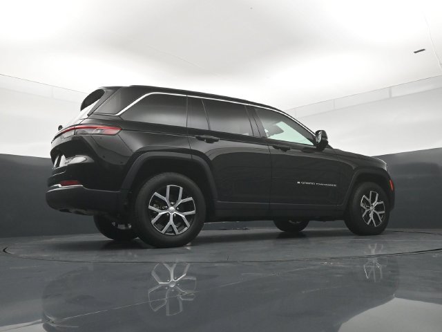 Used 2024 Jeep Grand Cherokee Limited w/ Trailer Tow Package AWD/4WD image 24