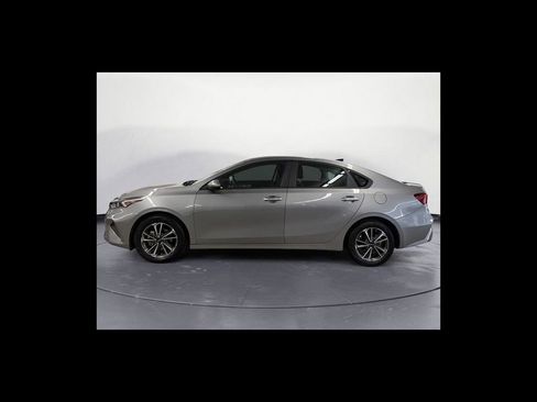 Used 2023 Kia Forte Sedan FWD image 3