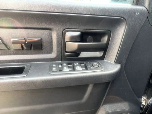 Used 2017 RAM 1500 Express AWD/4WD image 12