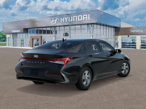 New 2026 Hyundai Elantra SE image 4
