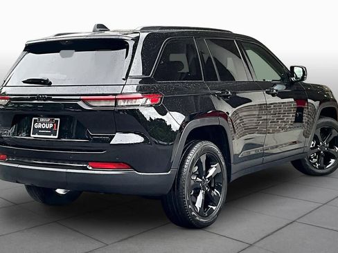 Used 2023 Jeep Grand Cherokee Limited w/ Luxury Tech Group II AWD/4WD image 13